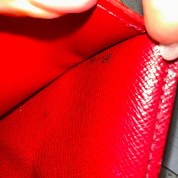 Louis Vuitton Wallet - Picture 10 of 10